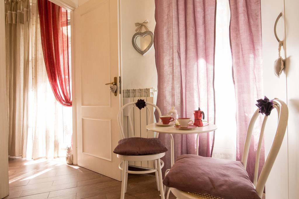 Very Close To S Peter Square, Few Minutes Walk To Metro A Appartement *